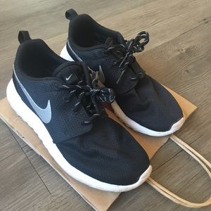 Nike roche one